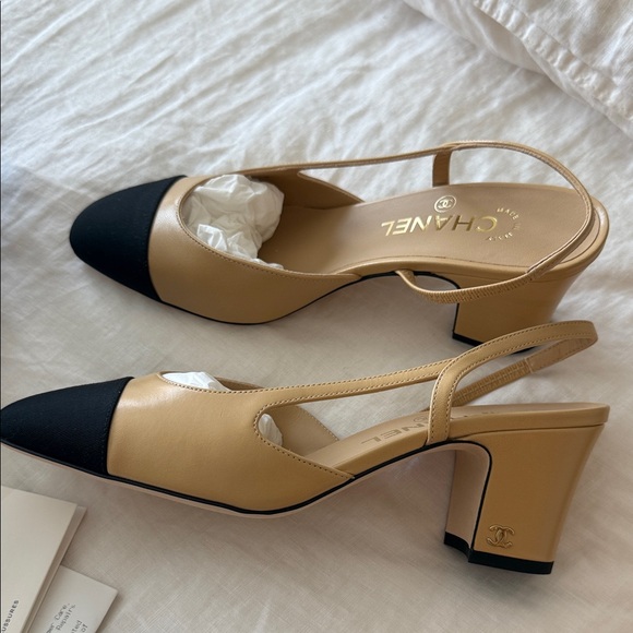 CHANEL Classic Two-Tone Beige and Black Slingback Heels 37.5 - Picture 1 of 6